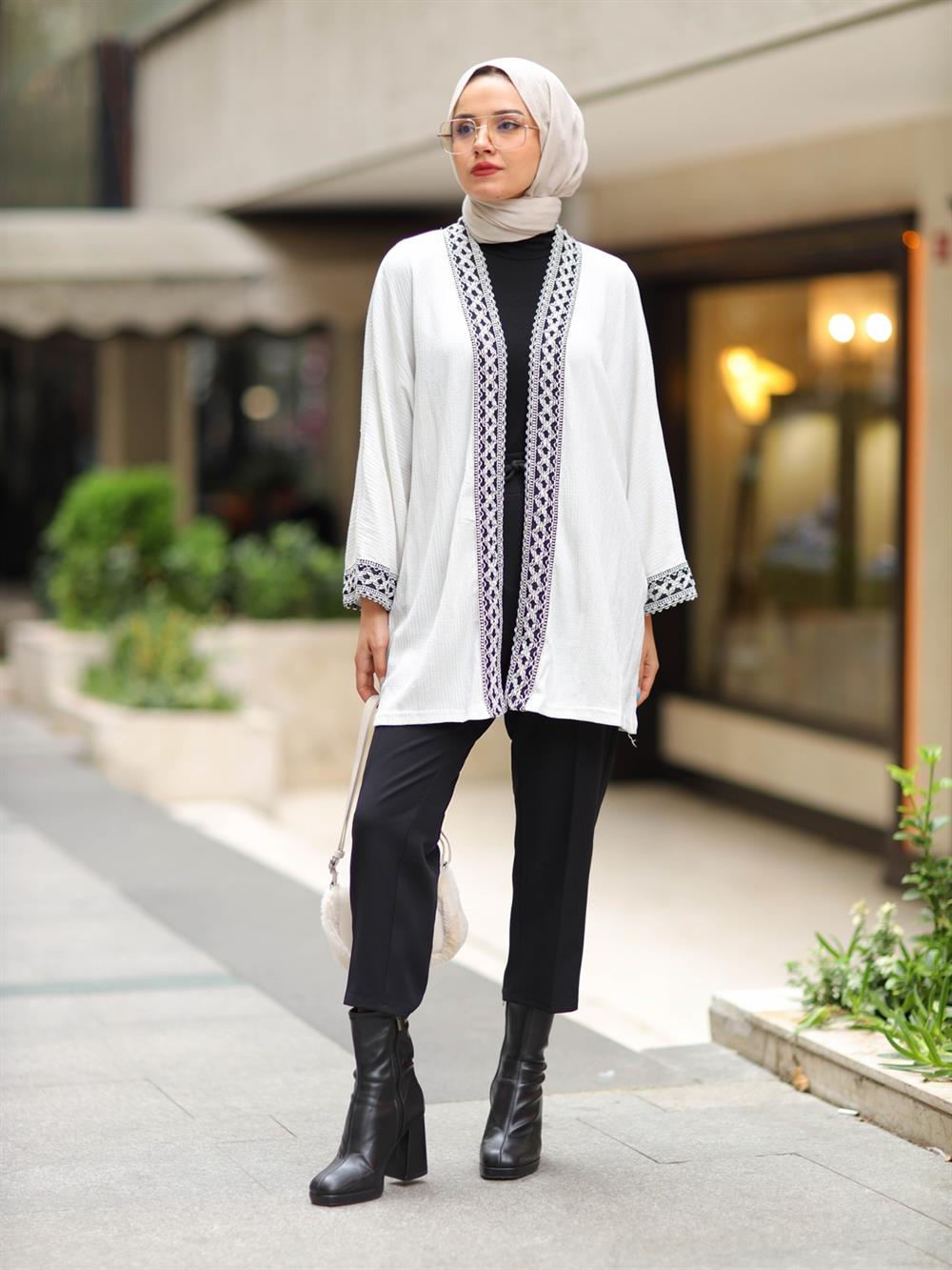 Araboy Ethnic Stripe Kimono  -White